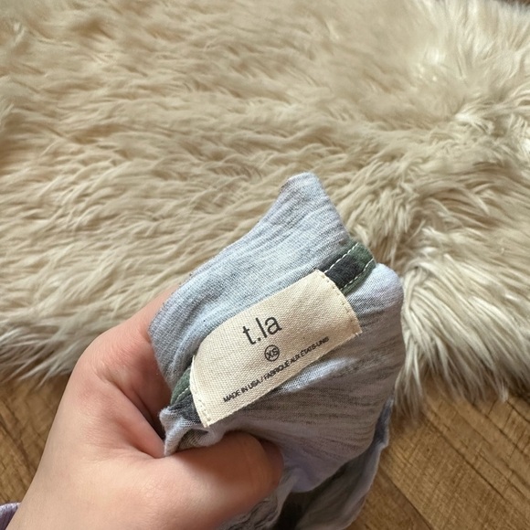 ANTHROPOLOGIE Classic V-Neck - Picture 3 of 3